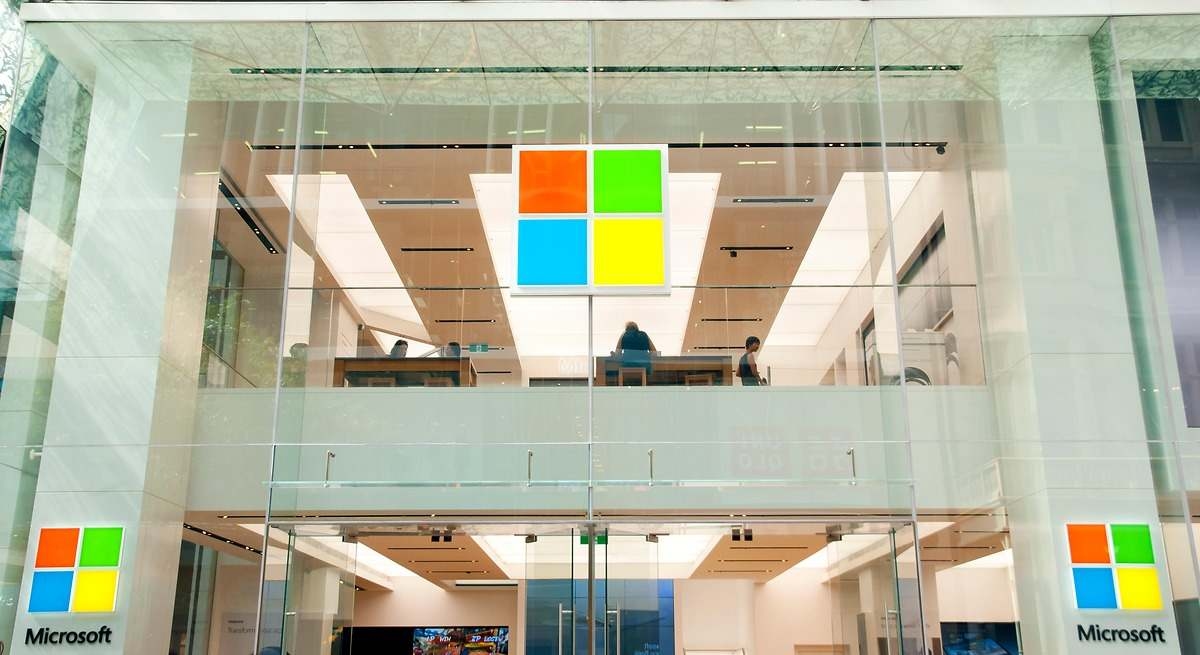 Microsoft polishes its cloud crown and increases its profits by 15%.