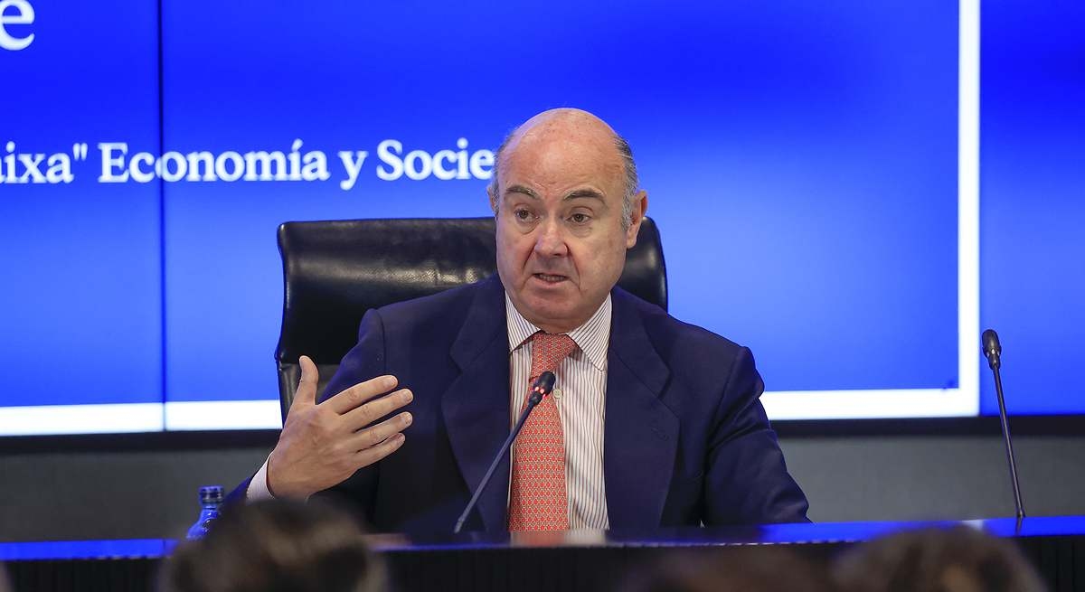 De Guindos warns of economic uncertainty in the eurozone due to escalating trade tensions with the US.