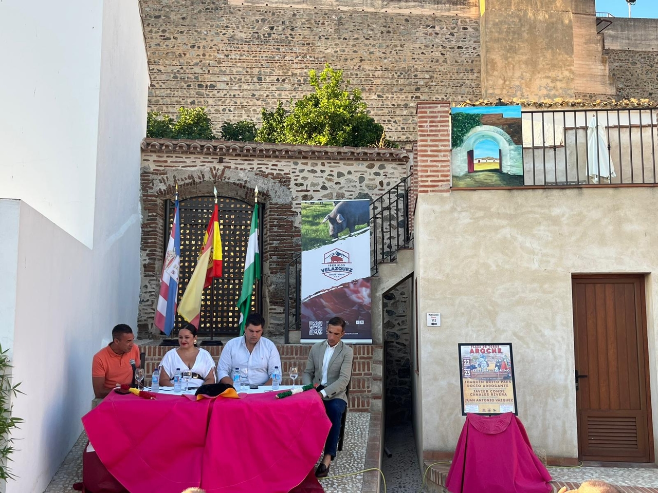 The Aroche August Fair festivities have been presented: Portuguese bullfights, cow releases, and a bullfighting festival.