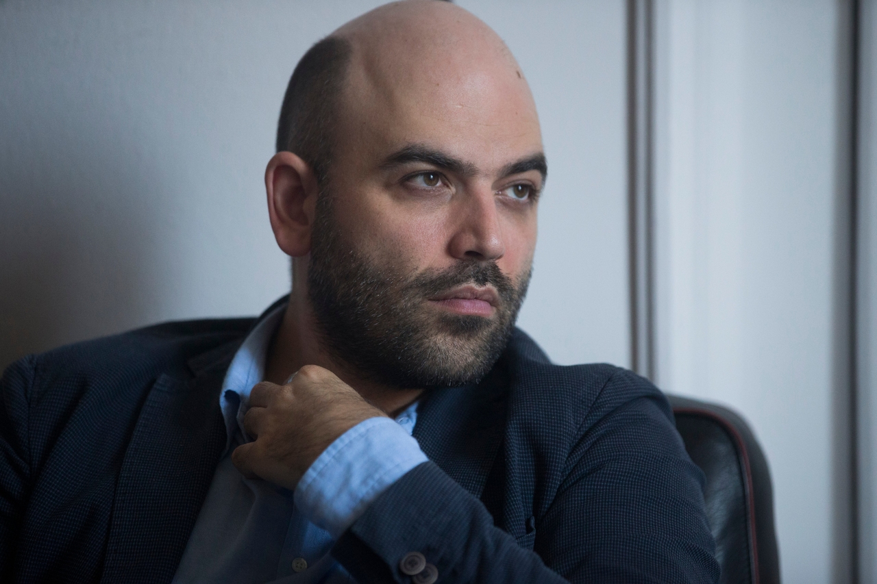 Roberto Saviano, Autor von „Gomorrha“, bricht nach der Verurteilung des Mafiabosses, der ihn bedroht hatte, in Tränen aus: „Mein Leben wurde gestohlen.“