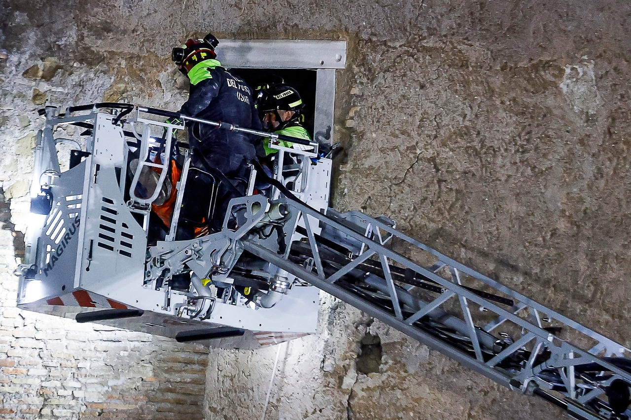 Arbeiter stirbt nach Einsturz eines Teils des Torre dei Conti in Rom