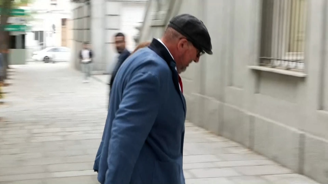 Koldo arrives at the Supreme Court to appear after the report identifies him as the "manager" of Ábalos's "opaque" funds.