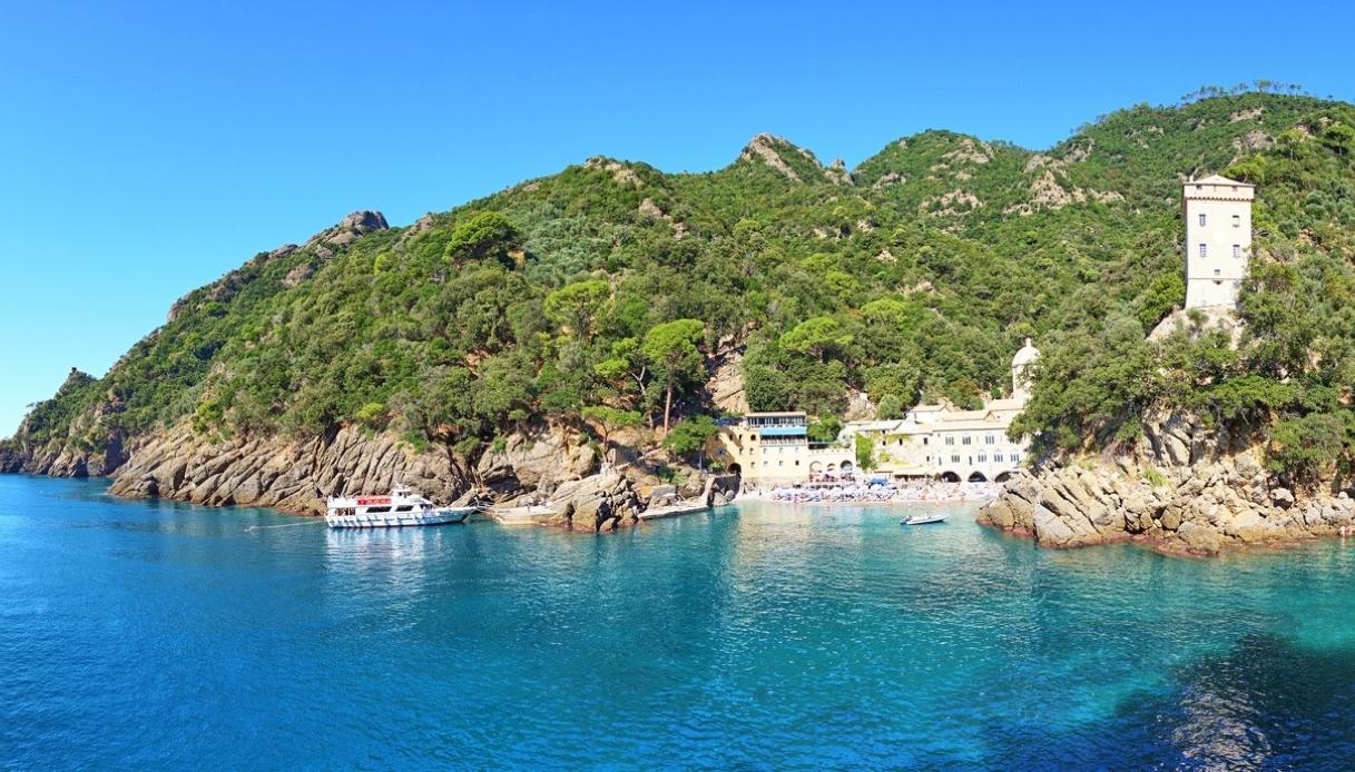 San Fruttuoso, denizin dibinde bir "hazine" bulunan gizli Ligurya koyu