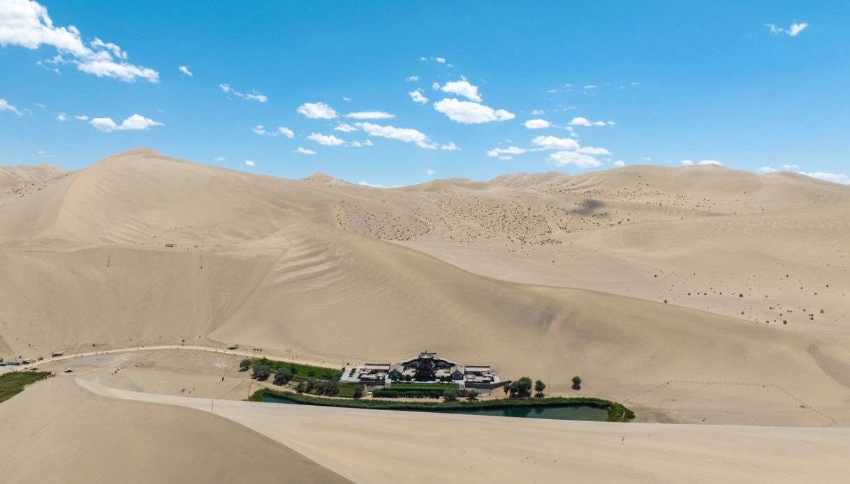 In China there is an incredible desert full of singing dunes