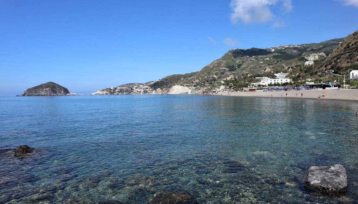Ischia, waar de warmte van de aarde koken in magie verandert.