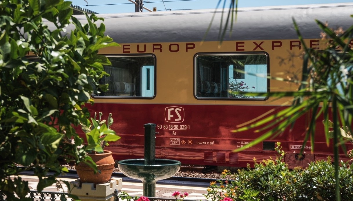 Siena Express to specjalny pociąg odjeżdżający z Rzymu, który przecina Val d'Orcia.