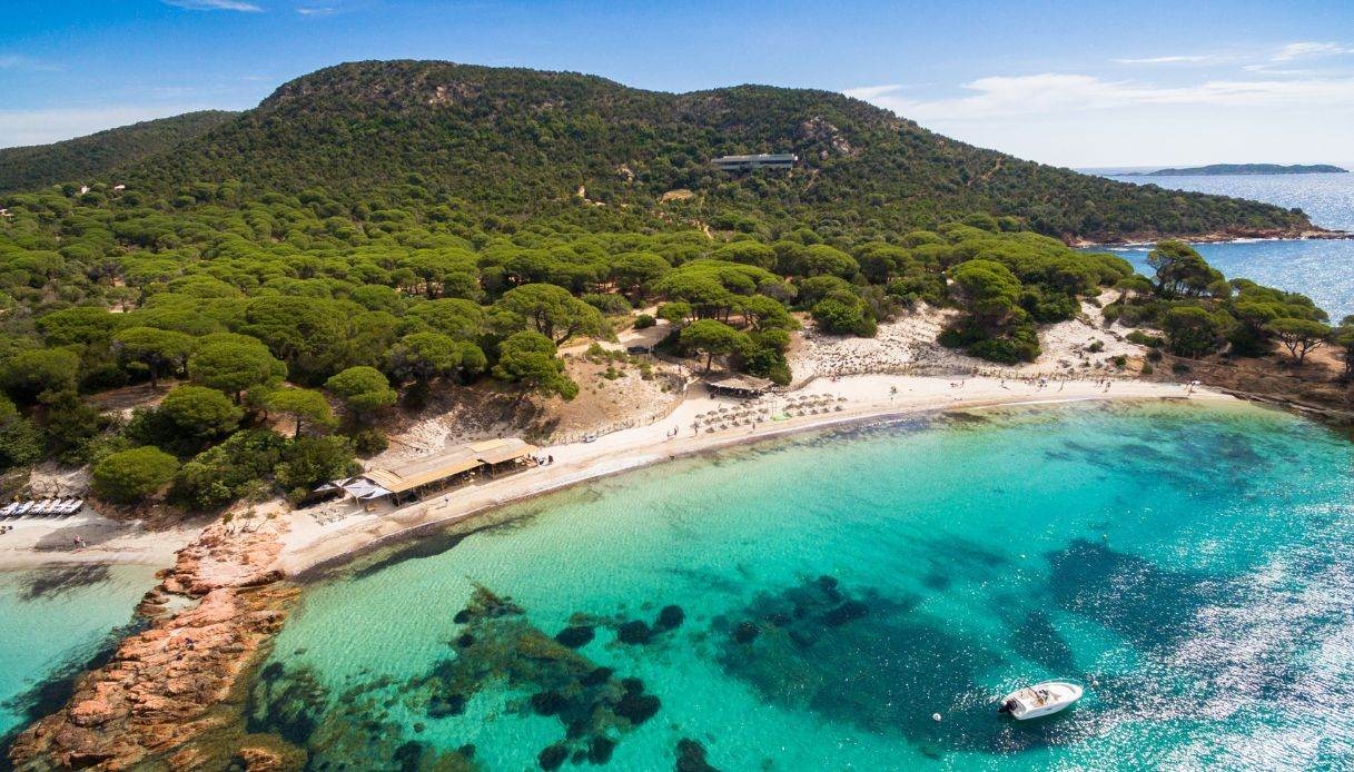 Spiaggia di Palombaggia: il paradiso caraibico della Corsica tra le più belle d’Europa