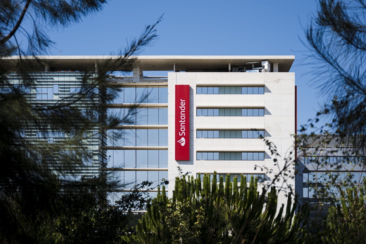 Santander. Profit falls 8.7% to 268.8 million in March