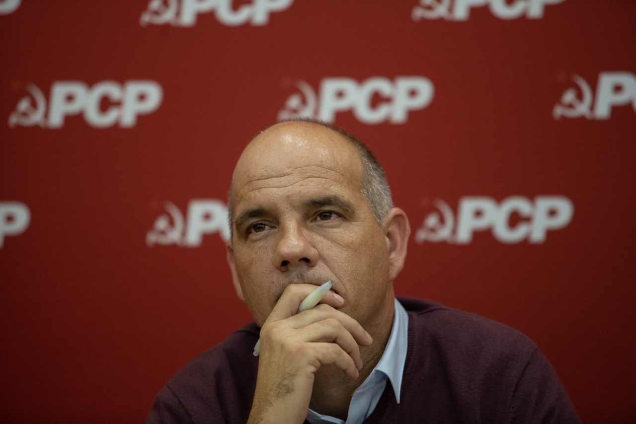 Partidos querem “dar o golpe” com alteração da Constituição, diz PCP