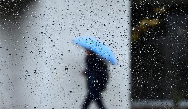 Het regent weer en zeven districten krijgen een gele waarschuwing