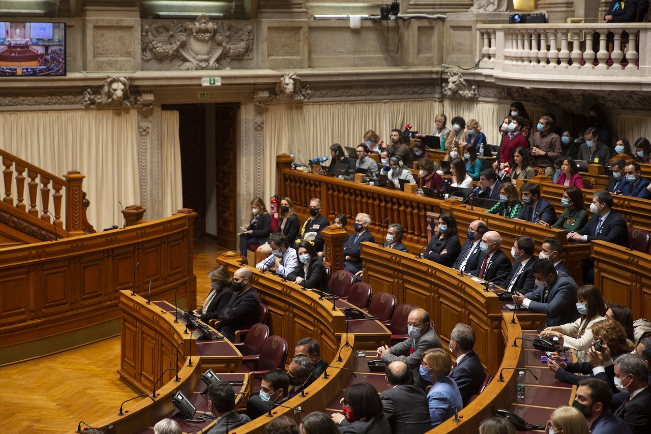 De regering staat open voor de voorstellen van Chega, maar herinnert Ventura aan de beperkingen van de grondwet.