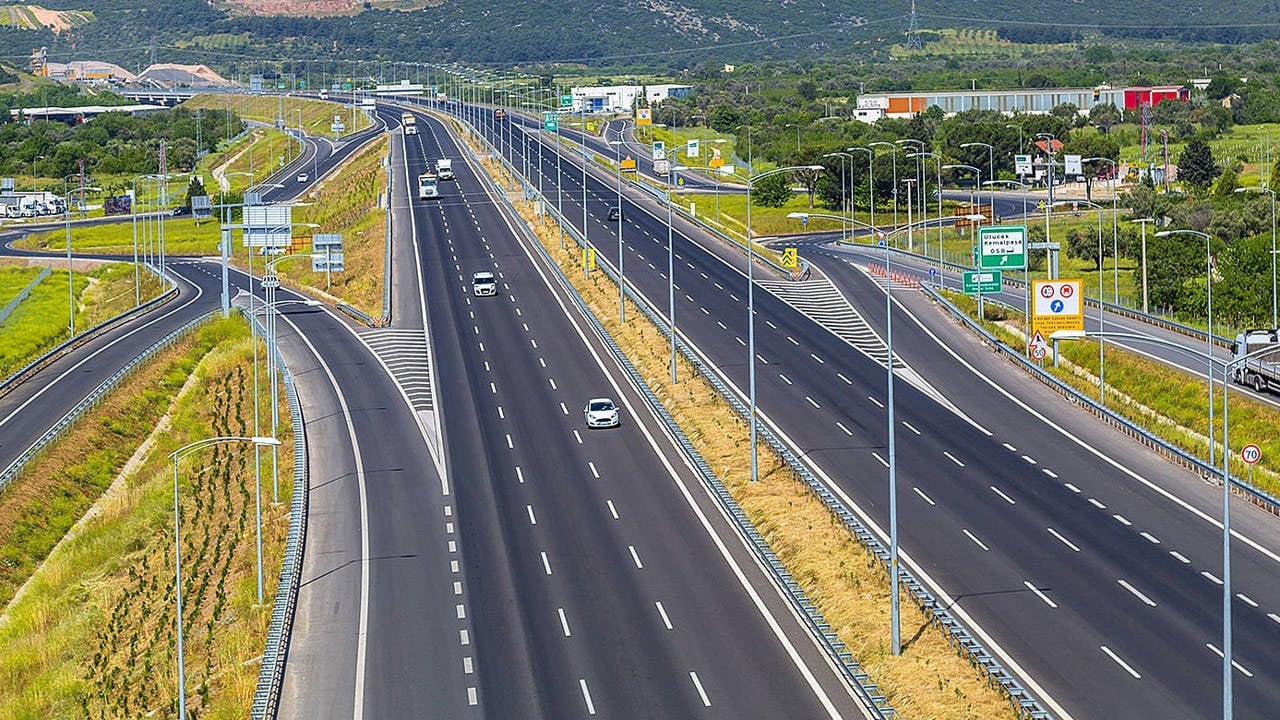 Construyan y operen carreteras, ¡no paguen impuestos!