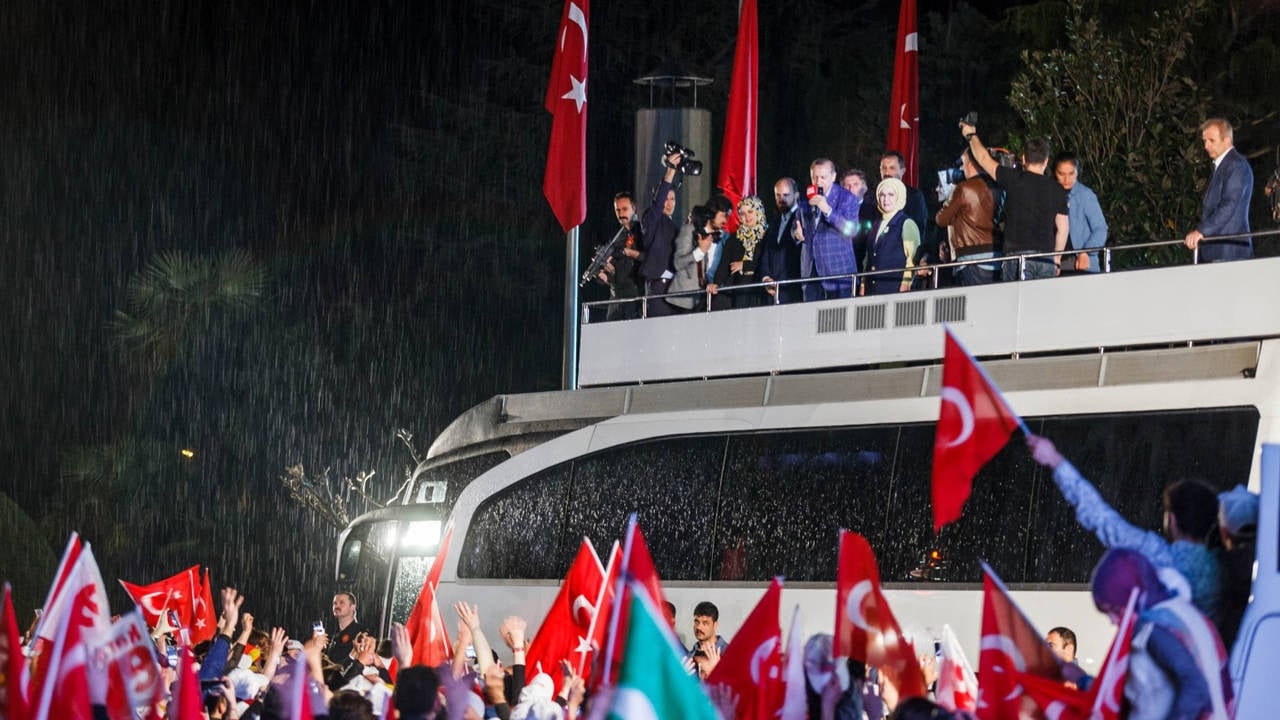 Yine demokrasi hayalleri sattı