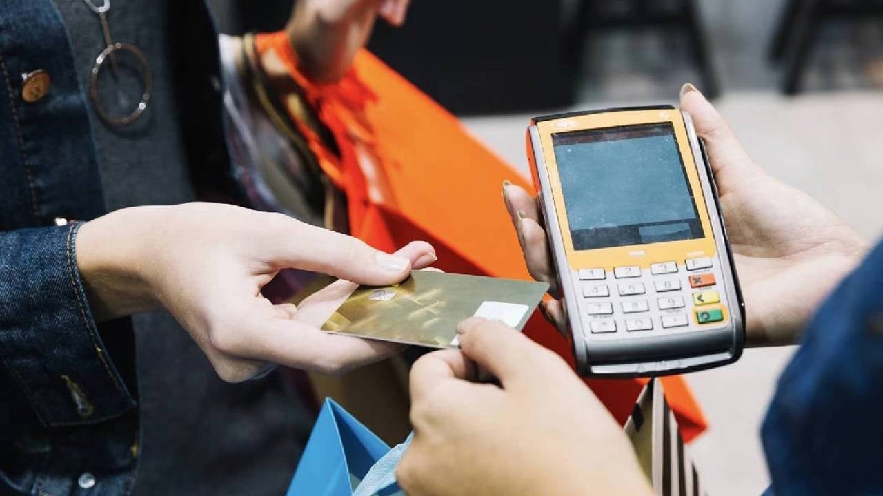 Un pequeño toque sobre los intereses de las tarjetas de crédito