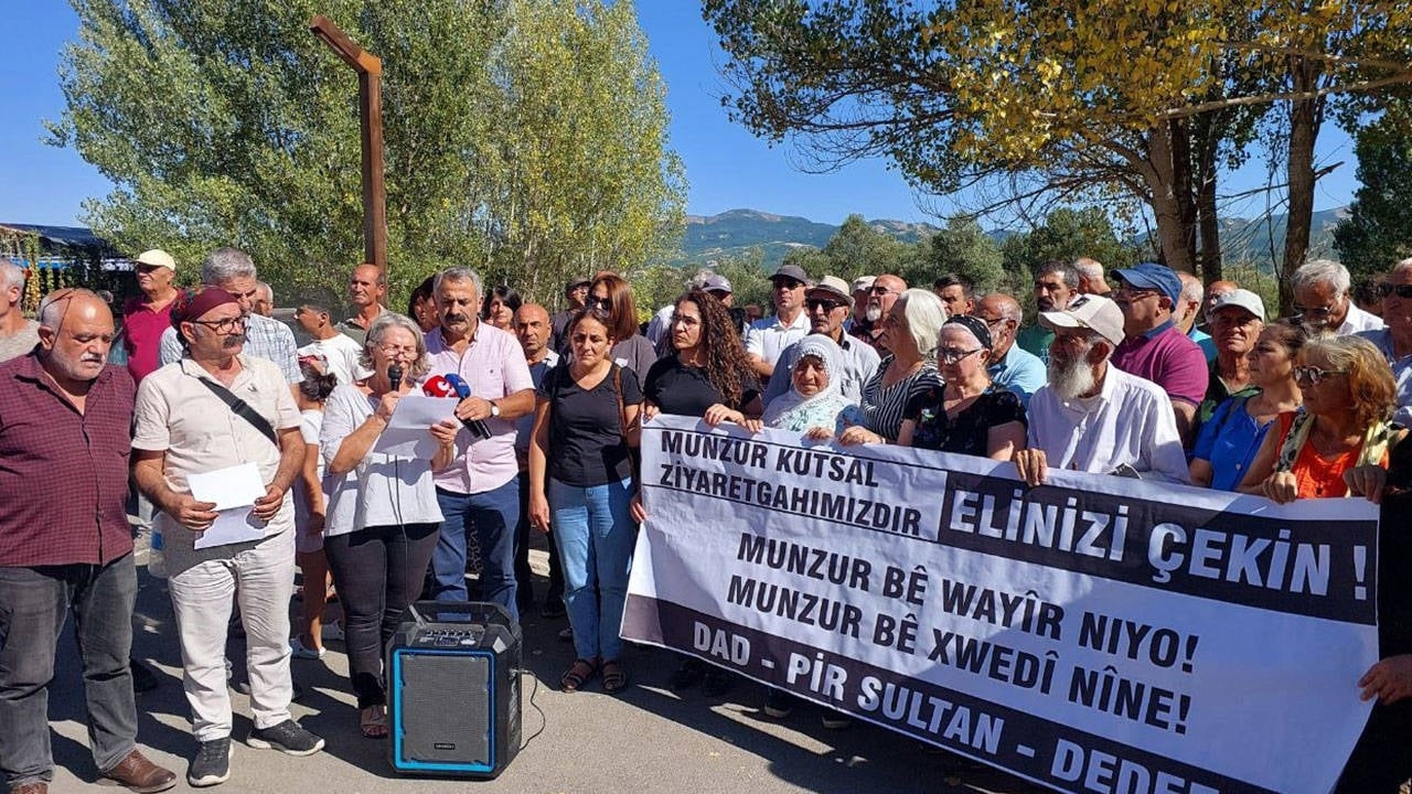 W Munzur Springs odbył się protest przeciwko meczetowi