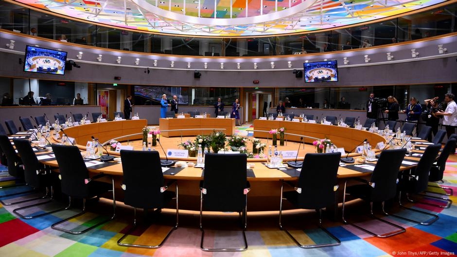EU agrees on far-reaching sanctions against Russia