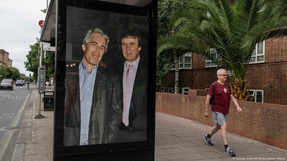 News compact: Trump fa causa a un giornale per il rapporto su Epstein