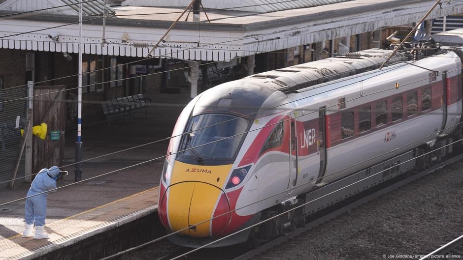 İngiltere'de trene bıçaklı saldırı: Muhtemelen terör saldırısı değil