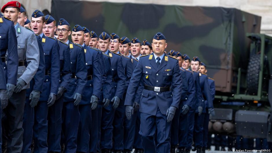 Grundrechte-Report warnt vor zunehmender Militarisierung