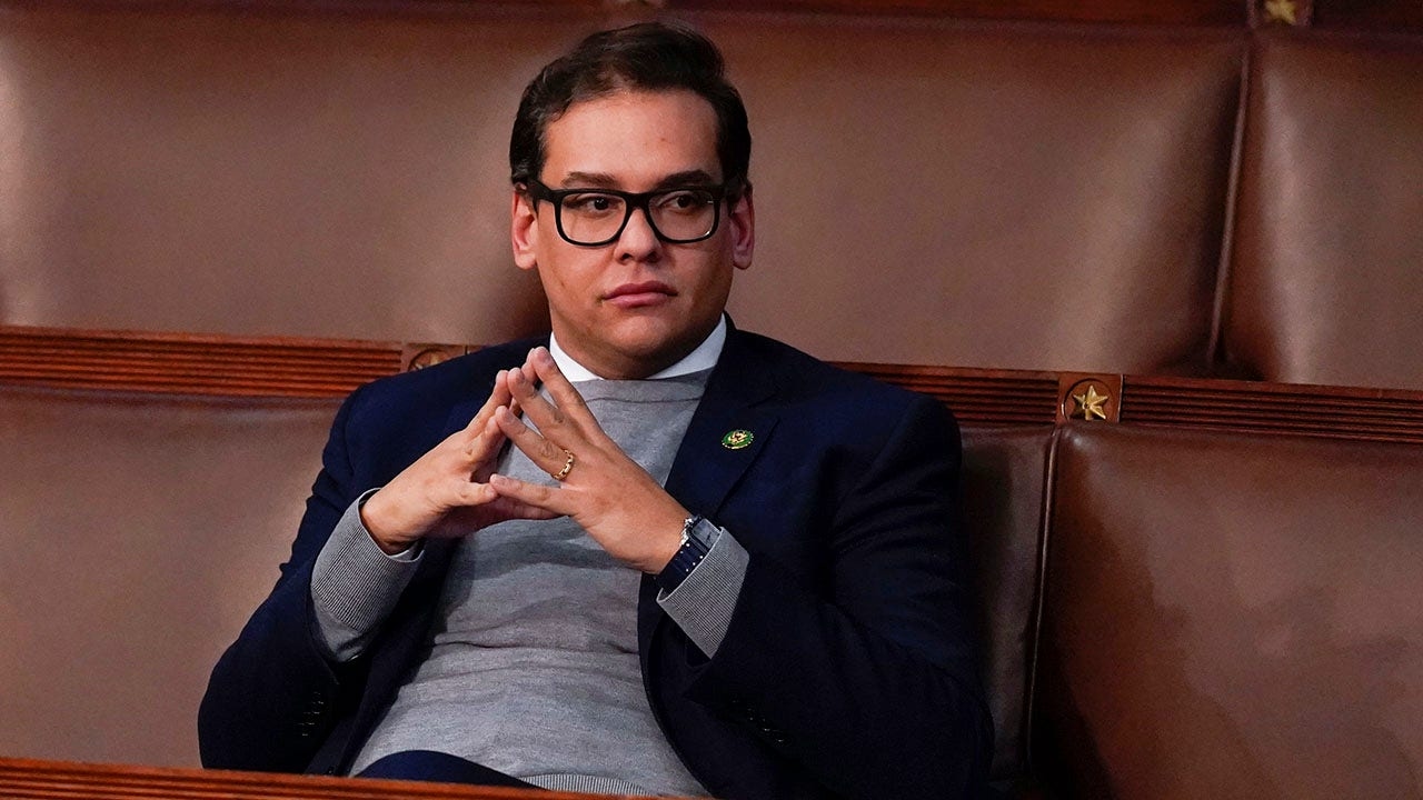 Der ehemalige Kongressabgeordnete George Santos gibt vor seiner Inhaftierung einen „glamourösen“ Abschied: „Der Vorhang fällt“