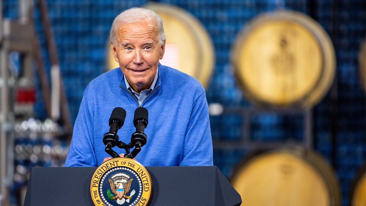 Biden non ricorda quando morì il figlio Beau e l'anno elettorale di Trump nell'audio trapelato dell'intervista a Hur