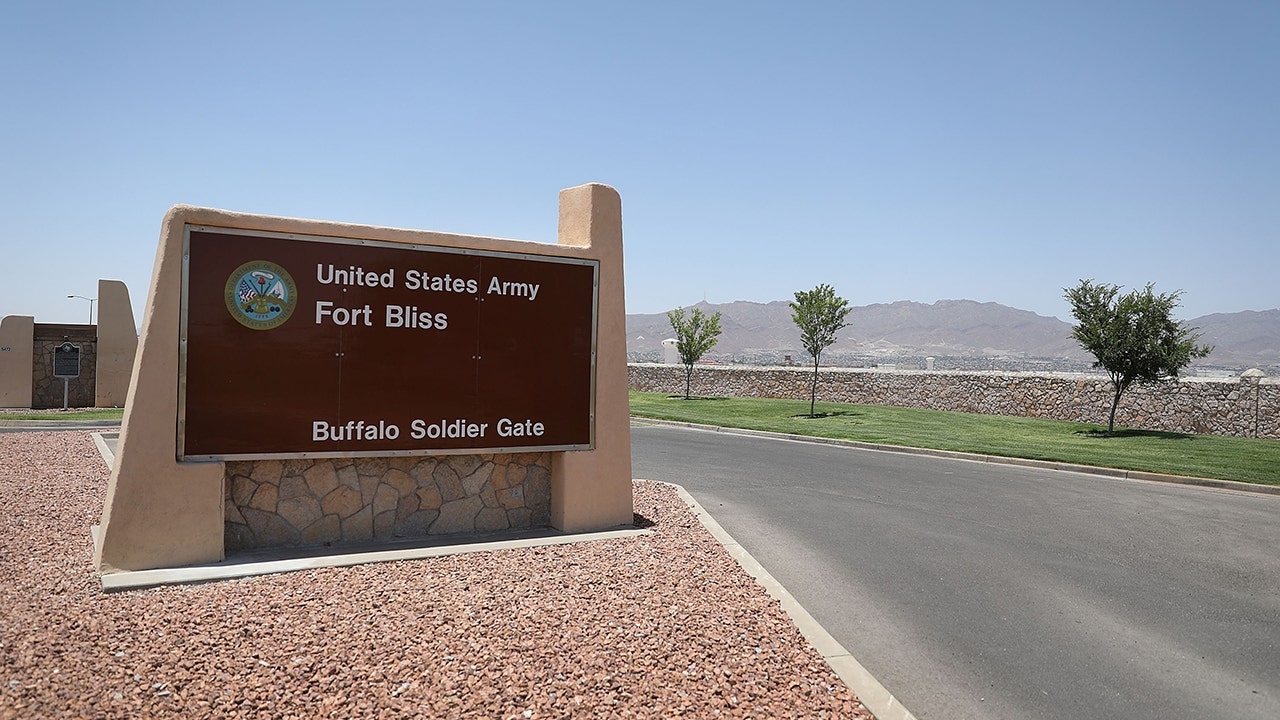 Pentagon ogłasza budowę ogromnego ośrodka detencyjnego dla migrantów w Fort Bliss w Teksasie z 5000 łóżek