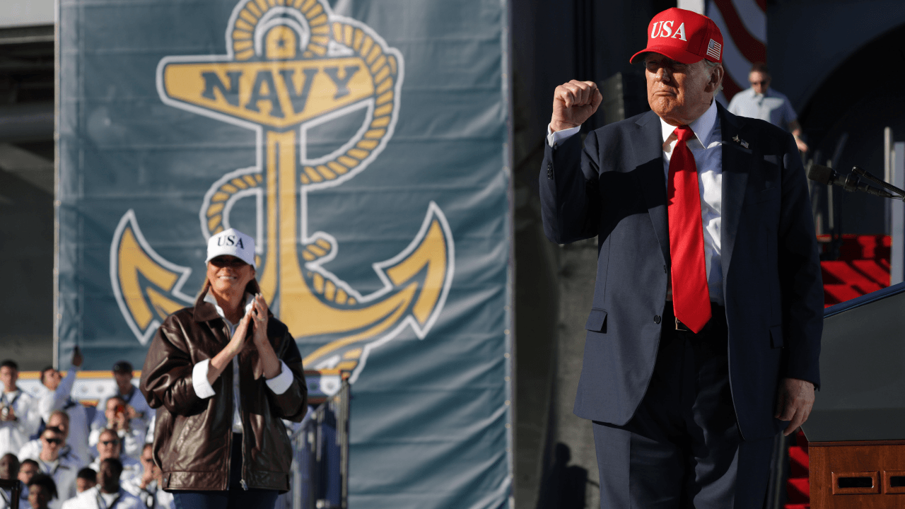 Trump, devam eden hükümet kapanmasının askeri maaşları etkilemesine rağmen askerlere 'son kuruşuna kadar' yardım yapılacağını söyledi