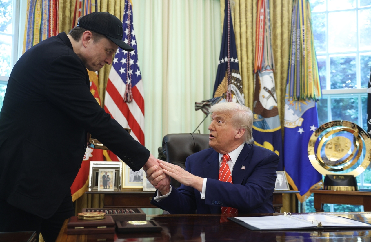 Donald Trump afferma che Musk ha "perso la testa" e per ora non è interessato al dialogo.