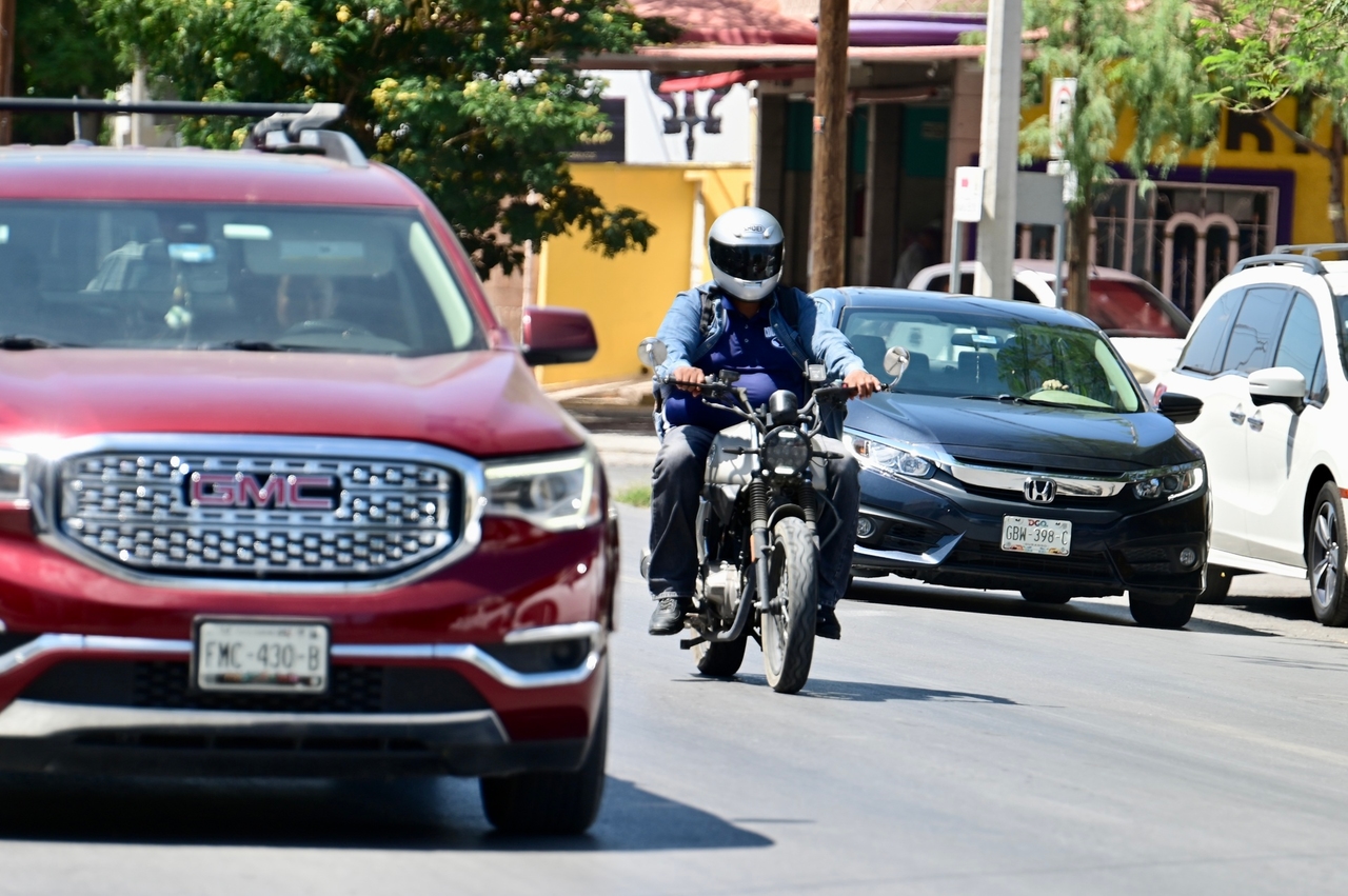 Torreón motosiklet sürücülerine belediye piyangosuyla 500 adet ücretsiz kask verilecek.