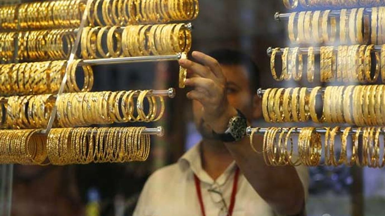 A well-established jeweler exporting to 30 countries files for bankruptcy
