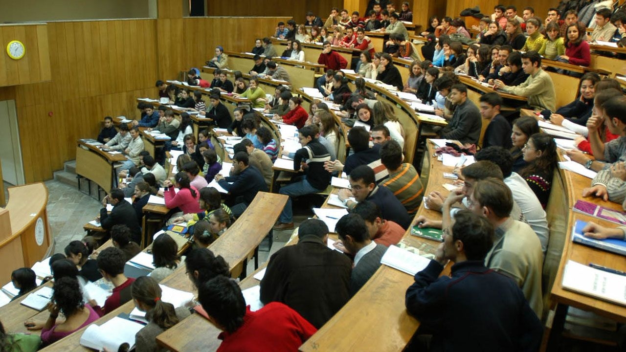 ¡Apoyo municipal a estudiantes universitarios recién matriculados! Gratuito durante dos meses.