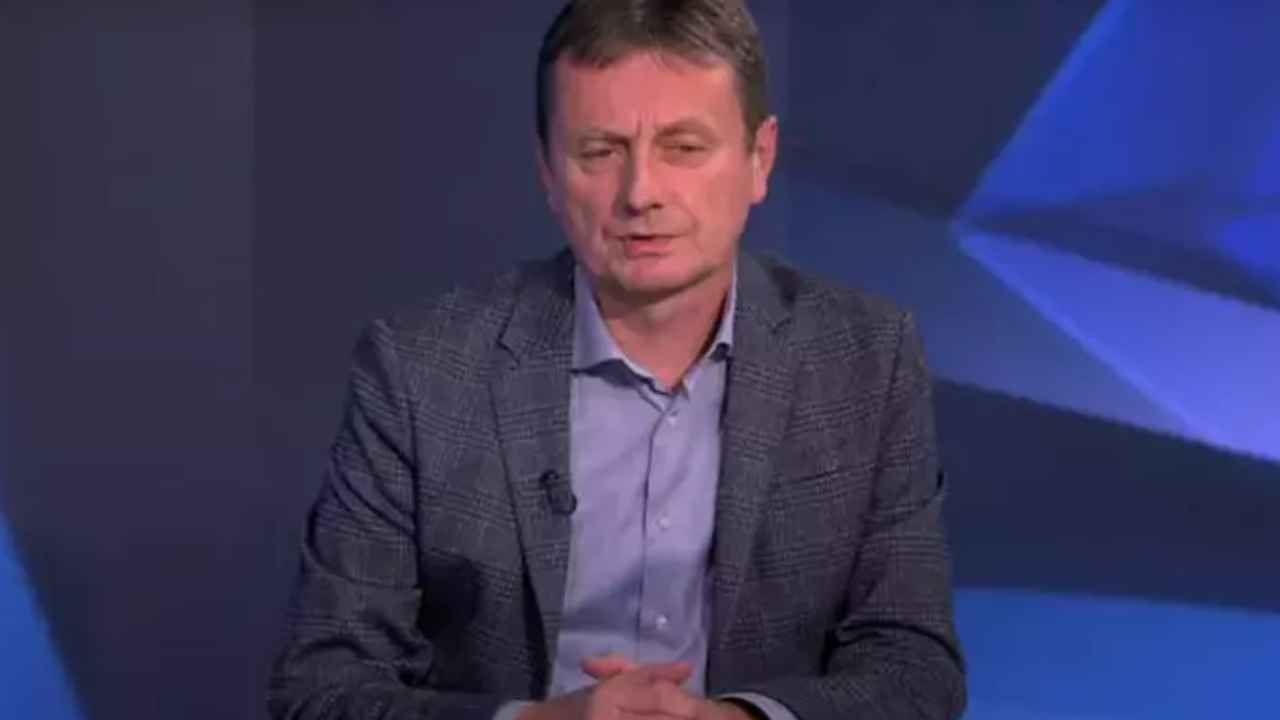 ¡Un ministro serbio sufrió una hemorragia cerebral en directo! Su estado es grave.