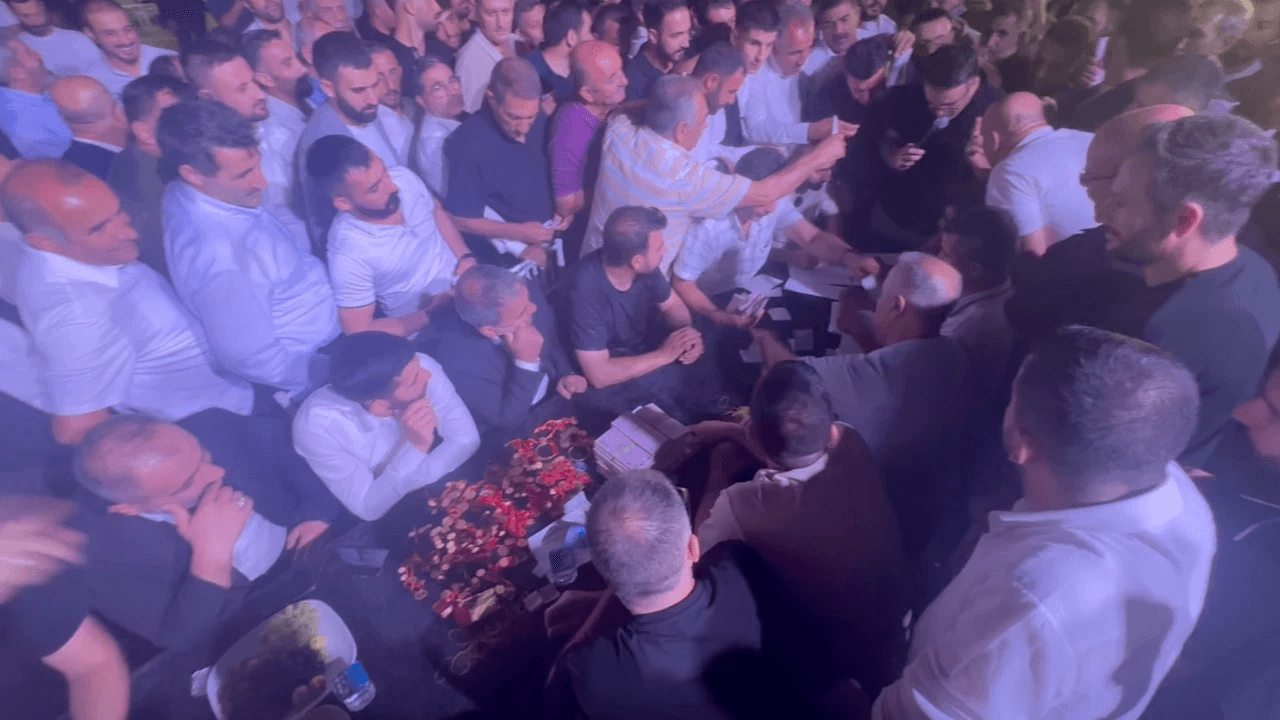Aşiret düğününde takılanlar dudak uçuklattı