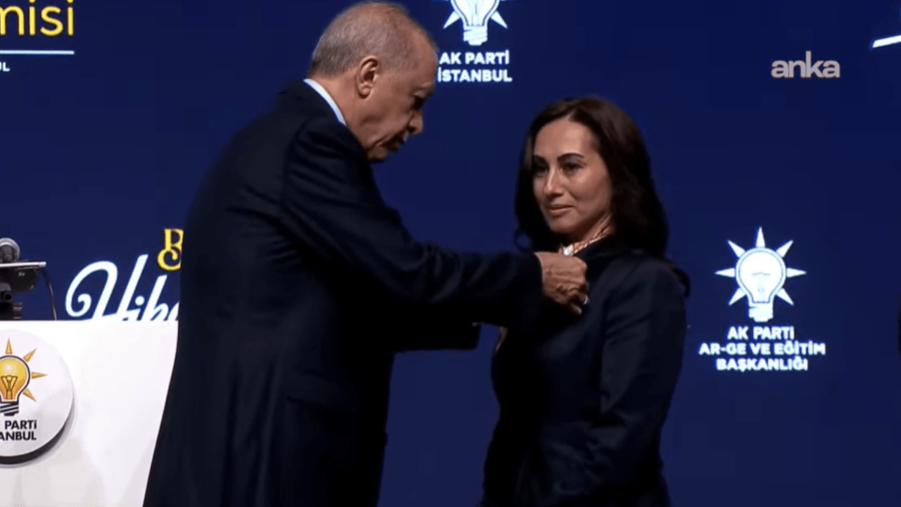 ¡Özlem Vural Gürzel, que dimitió del CHP, se unió al AKP!