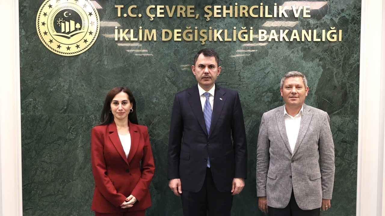 Besuch von Özlem Vural Gürzel, der der AKP beigetreten ist, bei Murat Kurum