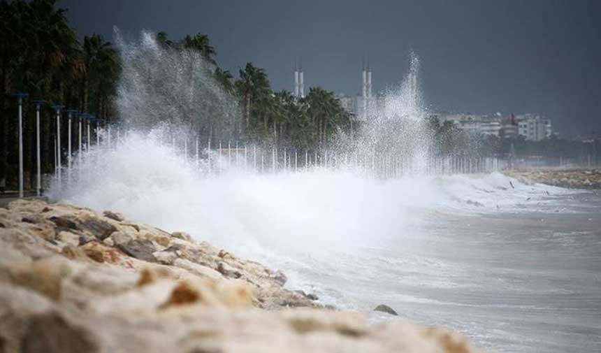 Avertissement de vent fort et de courant d'arrachement pour Istanbul