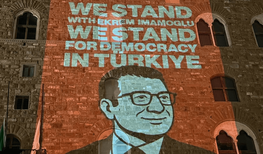 Apoyo a İmamoğlu en el Palazzo Vecchio