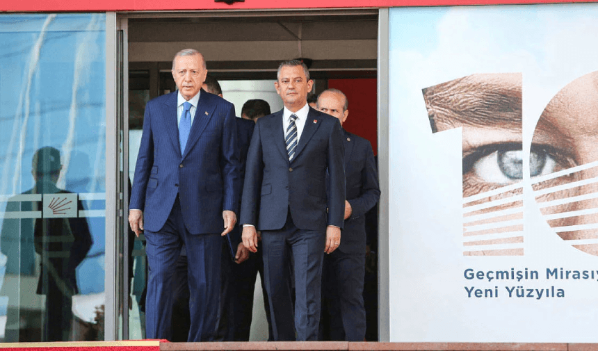 Appel téléphonique d'Erdoğan à Özgür Özel
