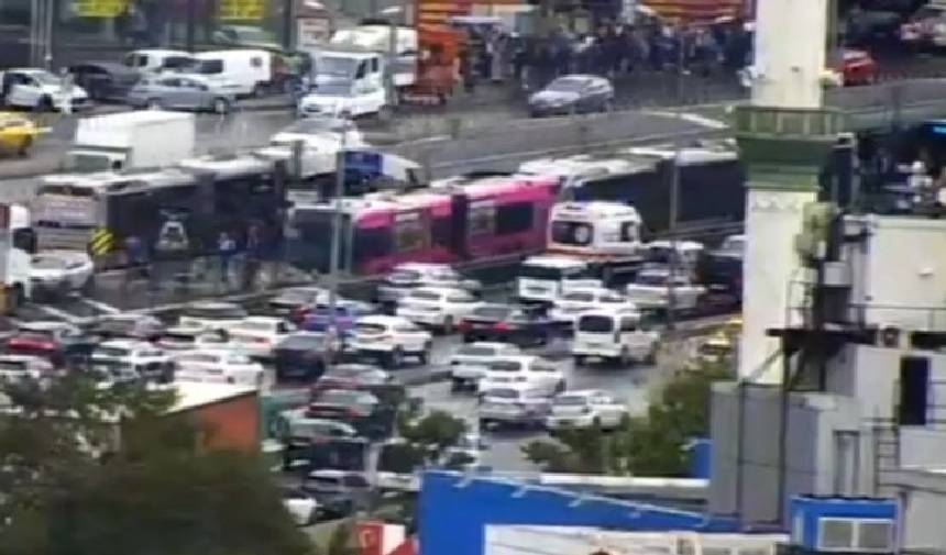 Zwei Metrobusse kollidierten in Beylikdüzü! Es gibt Tote und Verletzte