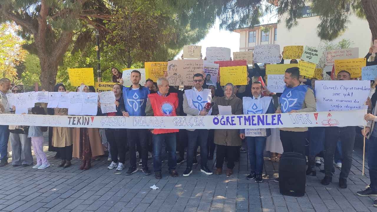 Des enseignants non affectés ont élevé la voix devant la Direction provinciale de l'éducation nationale d'Istanbul