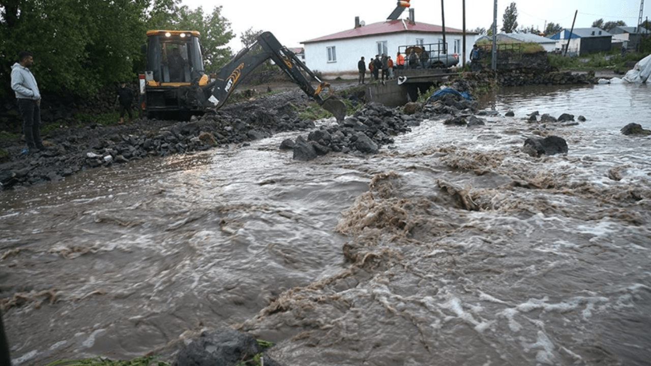 Kars flooded! Houses remained under water