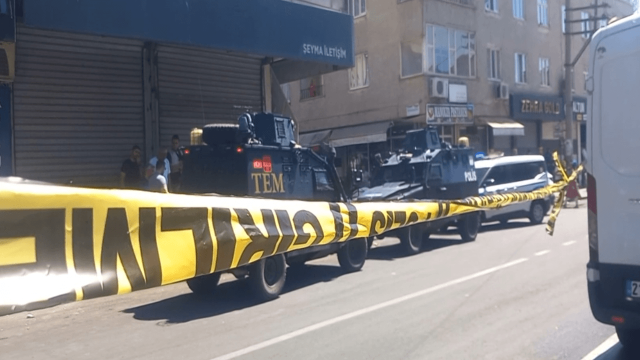 Attack on police officers with shotguns after reporting a report!