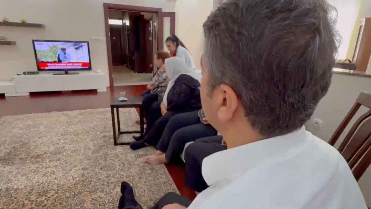 Tutdere, der unter Hausarrest steht, verfolgte die Kundgebung im ihm bekannten Fernsehen.