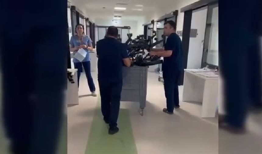 Die Stühle der Krankenschwestern auf der Intensivstation des Izmir City Hospital wurden eingesammelt.
