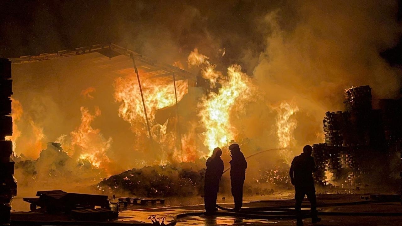 Fire at pallet factory in Bursa extinguished