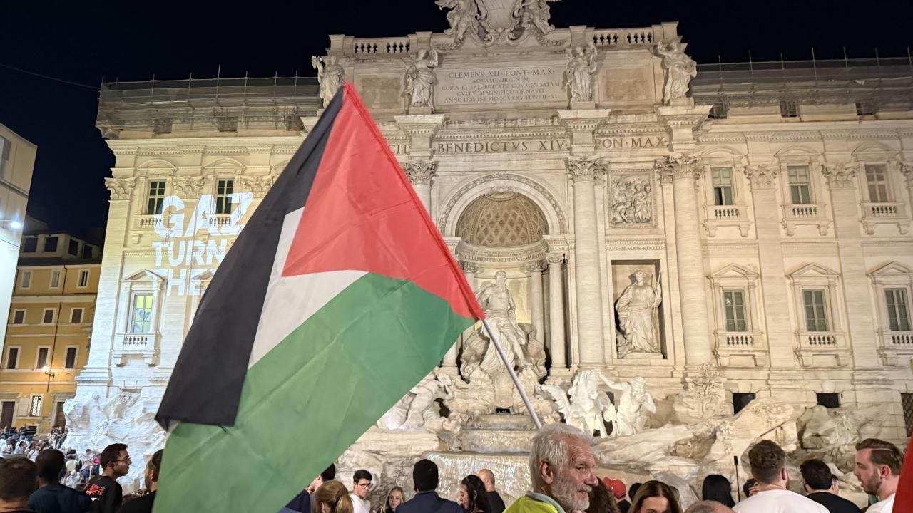 Las luces de la histórica Fuente de Trevi se apagaron para Gaza