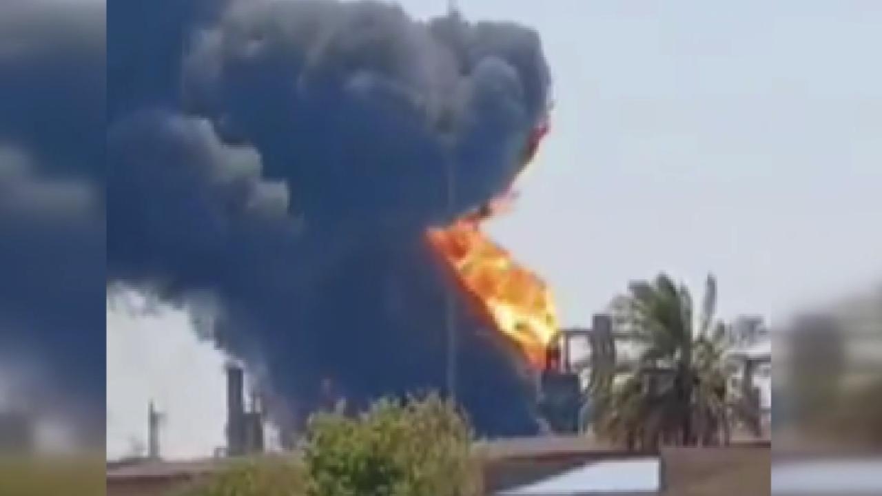 На нефтеперерабатывающем заводе в Абадане на юго-западе Ирана вспыхнул пожар