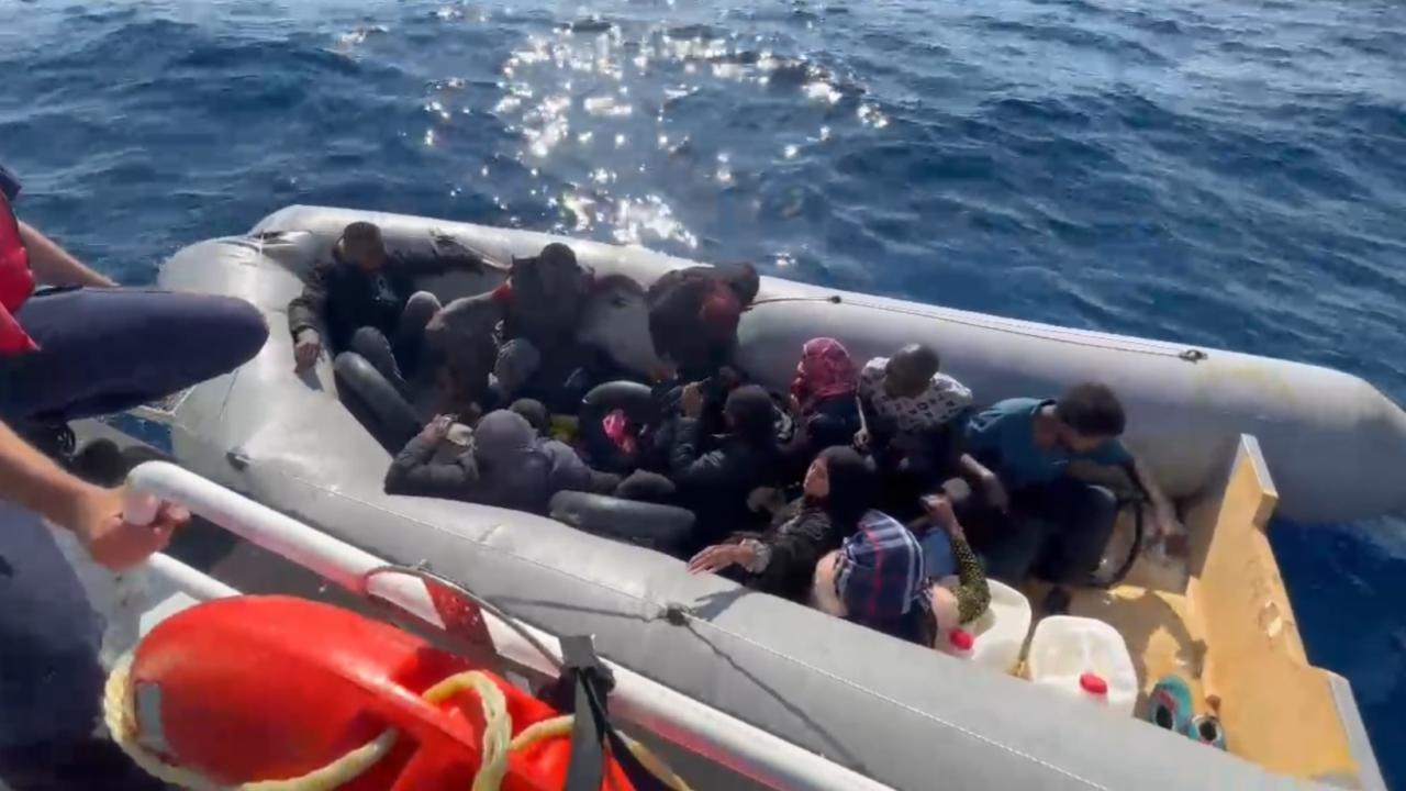 82 migrantes irregulares foram capturados em Izmir