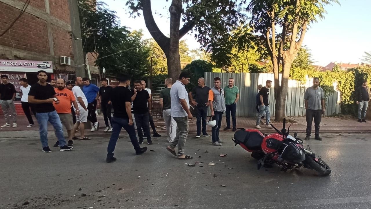 The driver of a motorcycle that collided with a car in Bursa was seriously injured