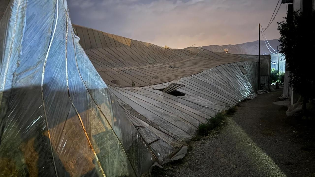 Tornado en Mersin: Invernaderos dañados